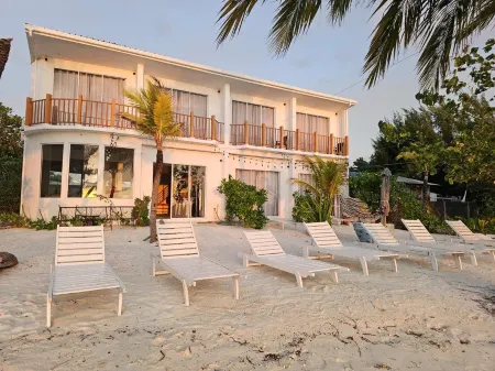 The Sunset Villa Отели рядом с достопримечательностью «Meeru Island Resort and Spa»