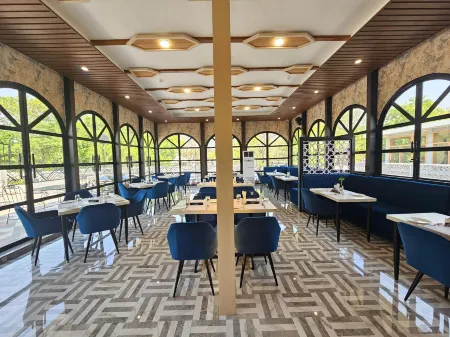 Hotel the Bundela - Khajuraho Madhya Pradesh Отели рядом с достопримечательностью «Кандарья-Махадева»