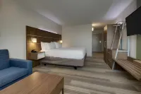 Holiday Inn Express & Suites Wapakoneta
