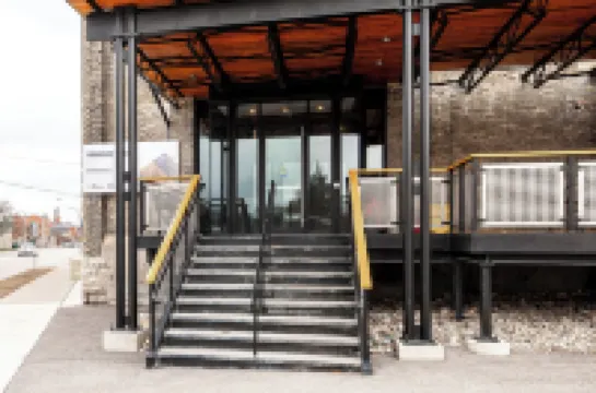 Modern loft with rustic character steps to downtown Stratford