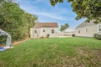 Comfortable & Private 2 Bedrm Cottage w/ King bed.