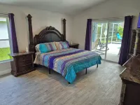 Sadie's Daytona private pool home with 5 king beds , pool table and arcade games
