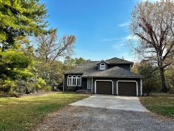 Charming and Private 3-bedroom house by Saylorville Lake, North of Johnston