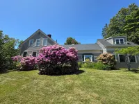 Classic coastal Maine farmhouse ideal for all your MDI & Acadia adventures!