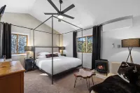 Juniper Lodge & Treehouses Hotel di Kittredge