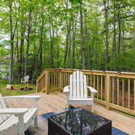 3-bedroom Cozy Home in Ellsworth with AC, WiFi