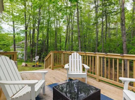 3-bedroom Cozy Home in Ellsworth with AC, WiFi