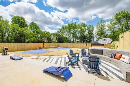 Speakeasy, Hot Tub, Theater, Pickle Ball, Sleeps 20