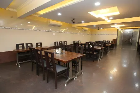 Hotel Sree Devi Madurai Отели в г. Терупаранкундрам