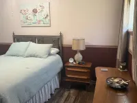 Charming 3-bedroom house steps from Lake Shore Park in Ashtabula with WiFi, AC 애슈터뷸라 호텔