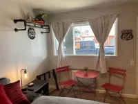 11 Music Room Vintage Motel EV Charging Available Hotel in zona Colorado Christian University School of Music