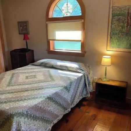 Peaceful and private cabin overlooking the Little Buffalo River.