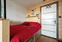 RENOVATED VILLAGE CENTER BRIGHT BALCONY MOUNTAIN VIEW