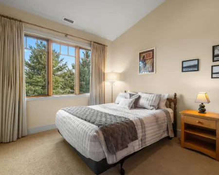 The Three Sisters Walk to Downtown Sisters Hotels in Sisters