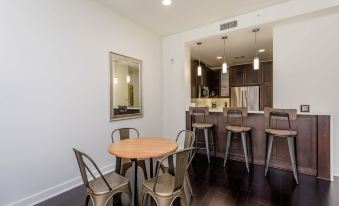 Comfort at the Star I 2 Bed Apt in Houston