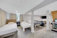 Cozy Cottage House - Pool & Hot Tub