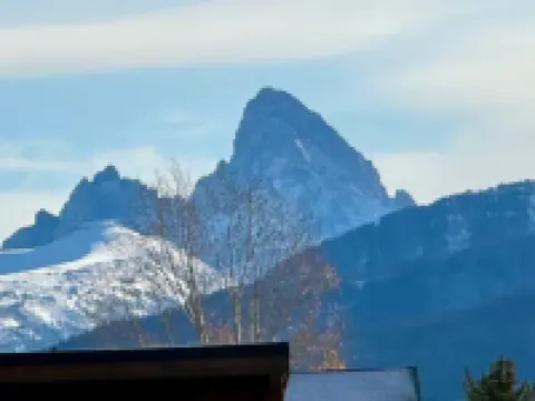 Escape to Teton Valley! Beautiful new 3-bedroom condo in charming Driggs, Idaho