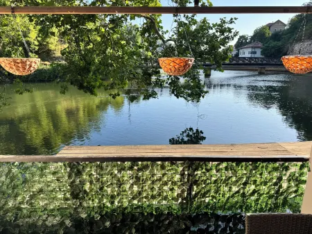 Pansion River Отели рядом с достопримечательностью «Мэрия г. Сараево»