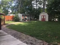 Private Apt with backyard