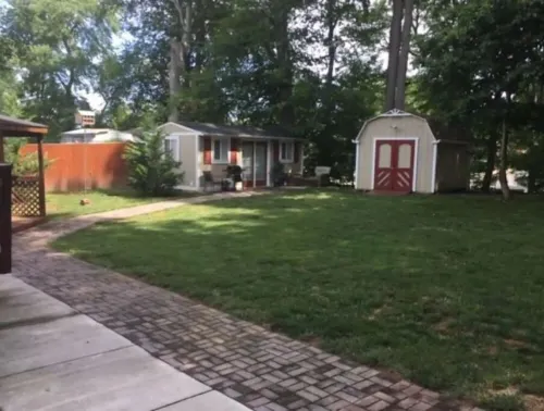 Private Apt with backyard Hotels in Groveton