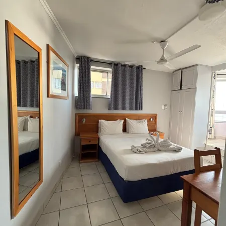 SolSands Hotel & Self-Catering Отели рядом с достопримечательностью «Компания Плейхаус»