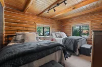 Rent the Snowberry Inn-Large kitchen & Gathering room Ensuite bath in all rooms