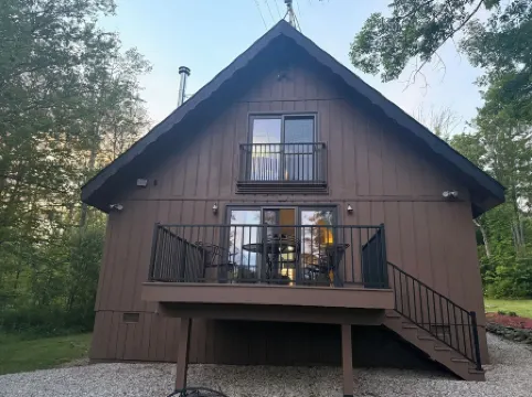 Little Longbow Lakefront Chalet