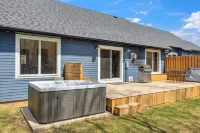The Cottages at Blue - Hot Tub