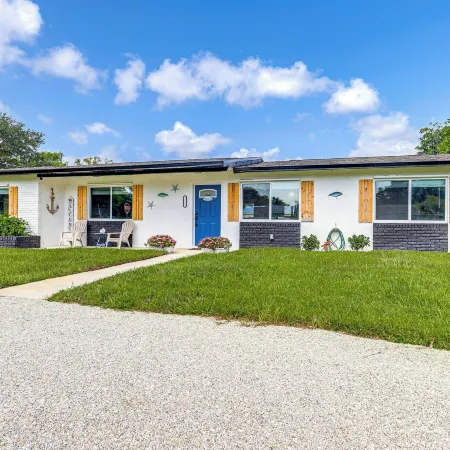 Swim, Game & Bbq: Family Retreat in Stuart