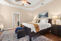 Fast WiFi and Modern Perks - Stylish Contractor Haven