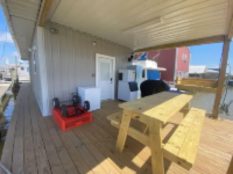 Blue crab house boat,Wi-Fi,Ice machine,sleeps 8,perfect place to fish