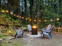 Lake Cushman Family Getaway-5 Min Walk to Lake-Pets OK-Firepit-Game Room-Kayaks!