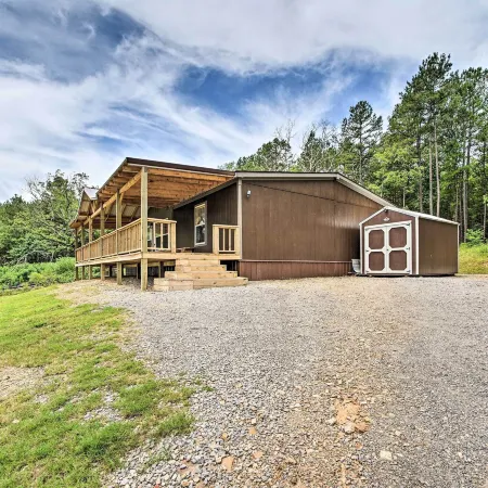 Updated Tuskahoma Cabin w/ Fire Pit & Deck!