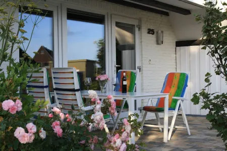 Bright, family-friendly house near the dyke with wallbox
