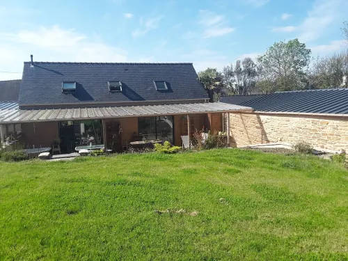 Maison Bretonne Avec Grand Jardin Proche des Plages et Surf. Animaux Acceptés فنادق في Ploneour-Lanvern