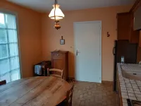 Maison de Ville, Jardin. 5 Chambres, 3 Salles de Bains, Cuisine et 2 Salons Hotels in Toulon-sur-Arroux