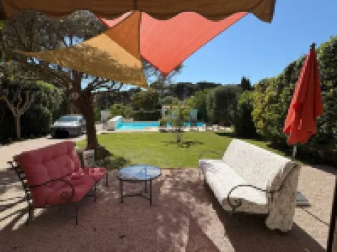 Villa with private garden and pool, parking, 5 min from beach and center