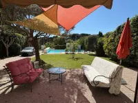 Villa with private garden and pool, parking, 5 min from beach and center