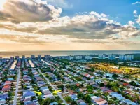 ☀Palm Breeze ☀ 1mi to Beach ☀ Heated Pool ☀ Custom Kitchen ☀