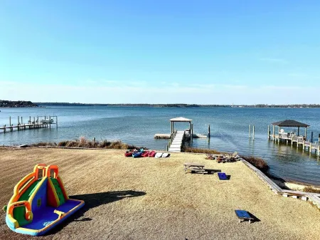 Kayak/Fish/Grill&Chill where River meets Ocean! Gameroom/Amenities/Pup Friendly!