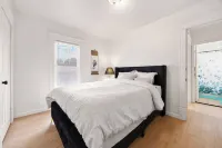 Modern Serenity Stay w/ king Bed, WIFI and Central Air 1 & 1/2 baths!