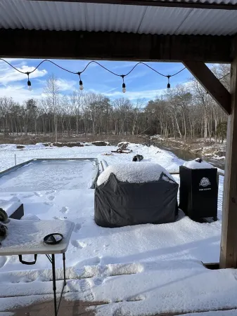 Charming 3-BR Cabin/House, Pool, creek, 35Acres with Fiber Internet in Pikeville