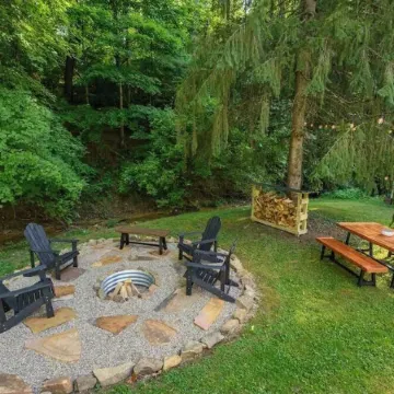 Creekside bungalow with a hot tub, walking distance to downtown Nashville