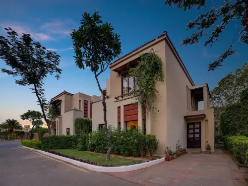 Elegant Villa Retreat in Golf Resort – Luxury Living on the Greens