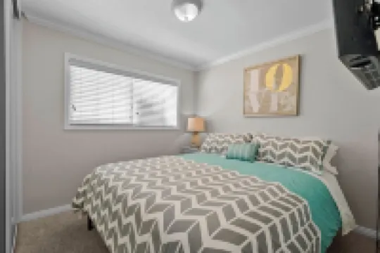 Newport Beach 1 bedroom, 1 bath + Sleeper Sofa Bed - Home/Beach/Garage/Patio