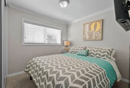 Newport Beach 1 bedroom, 1 bath + Sleeper Sofa Bed - Home/Beach/Garage/Patio Отели рядом с достопримечательностью «Ведж»