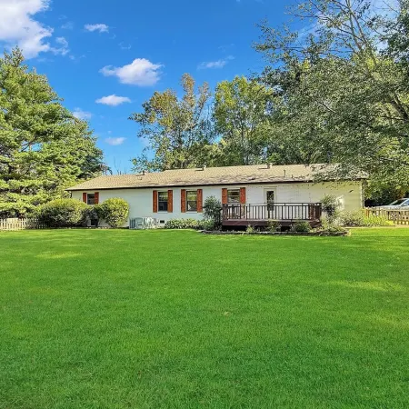 3-BR 8 Guests Modern Ranch on 1/2 acre