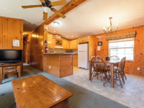 The Bear Cabin at the Riviera Resort in Neillsville, Wisconsin! デューハーストのホテル