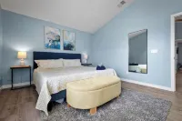 Saltwater Pool and Game Room - Beautiful Beach House Retreat فنادق في بونتي فيدرا بيتش
