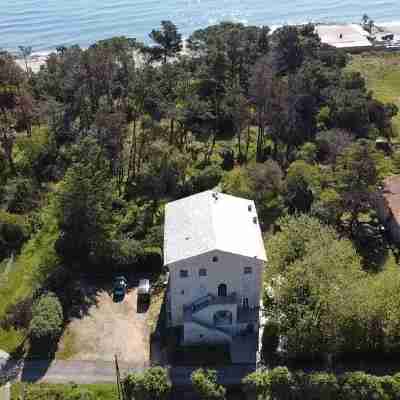 Authentic Corsica on the beach. 8-room apartment in family home. Others